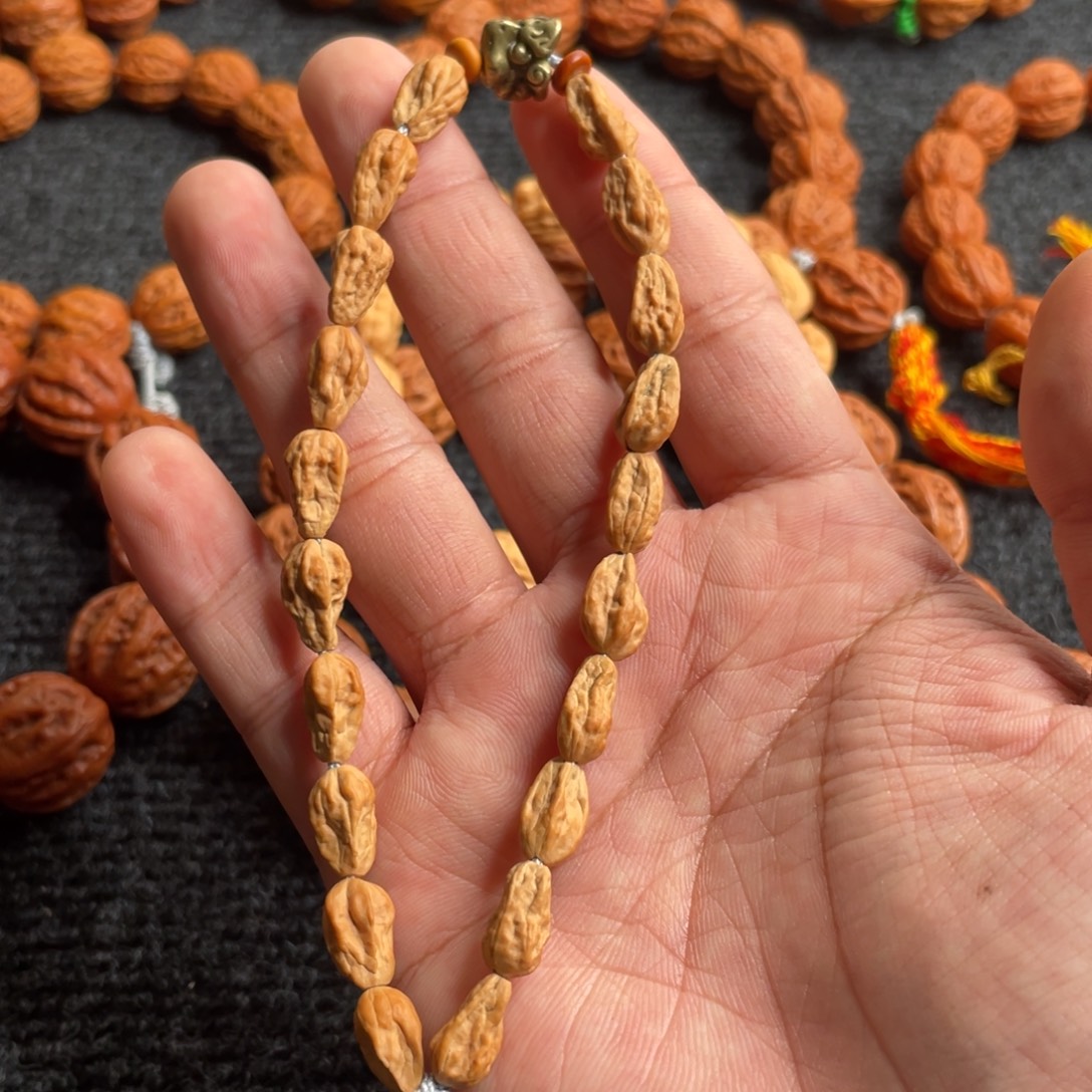 侯***哥文玩核桃吊坠瓜子