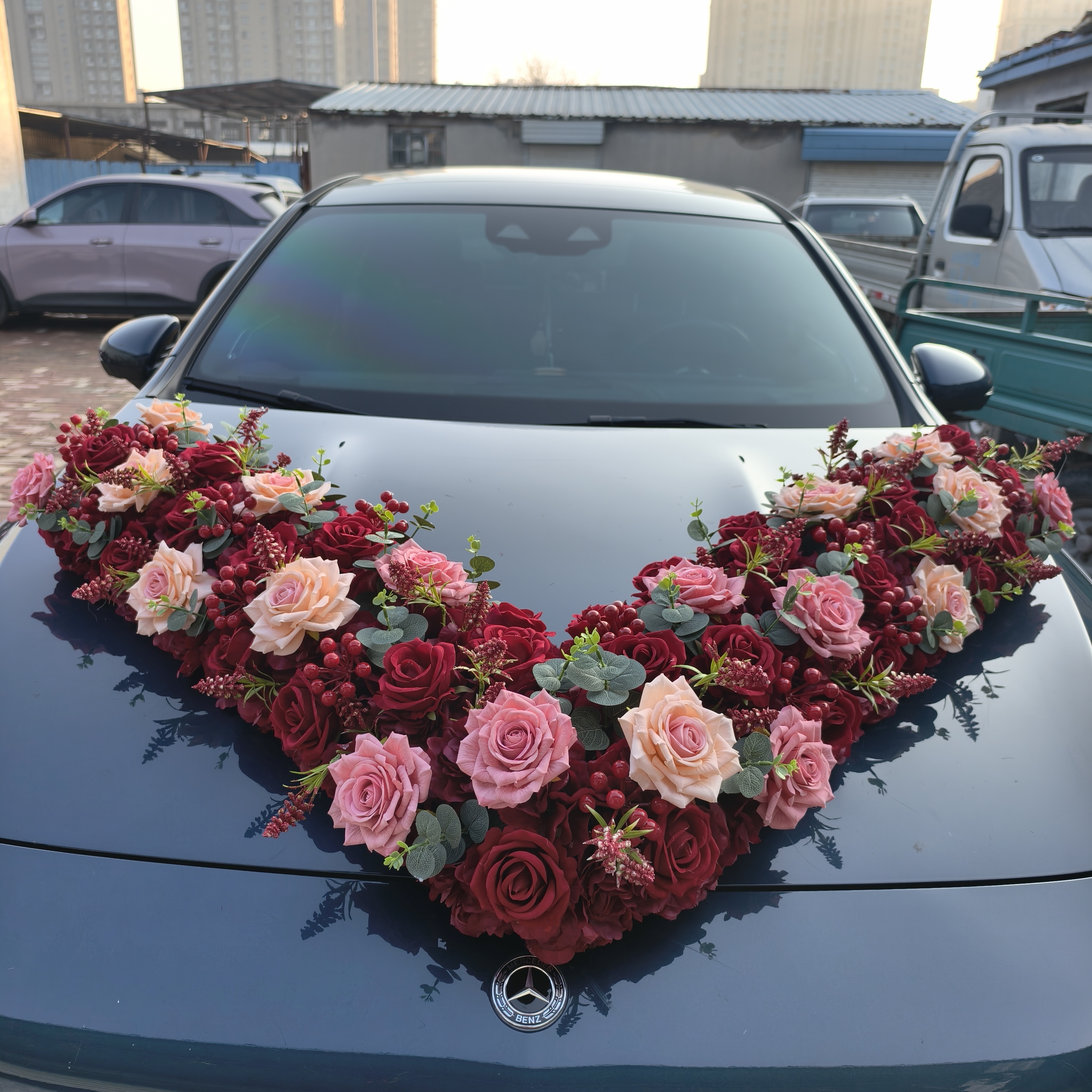 婚车大V头花装饰车头仿真花假花吸盘分体式设计结婚花车布置花艺