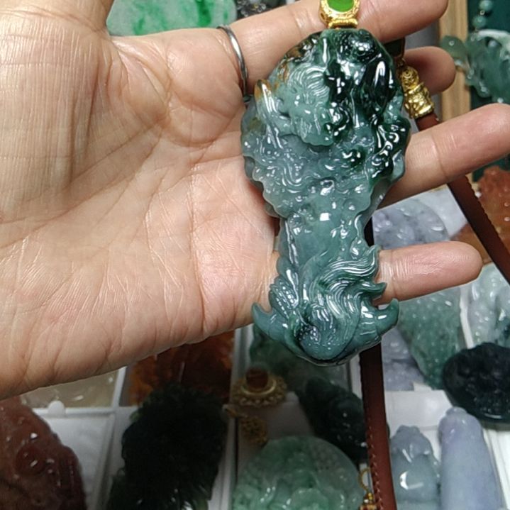 翡翠吊坠(赠链)未镶嵌