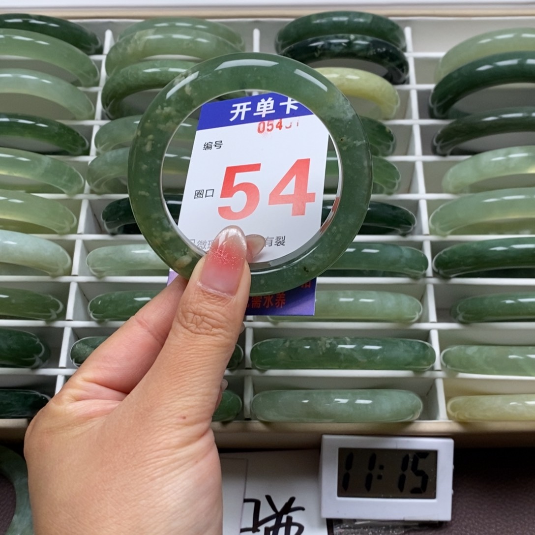 岫玉手镯未镶嵌我