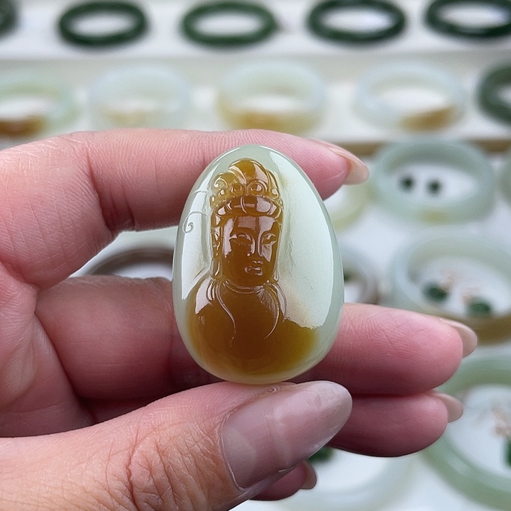 颈饰未镶嵌和田玉（糖玉）