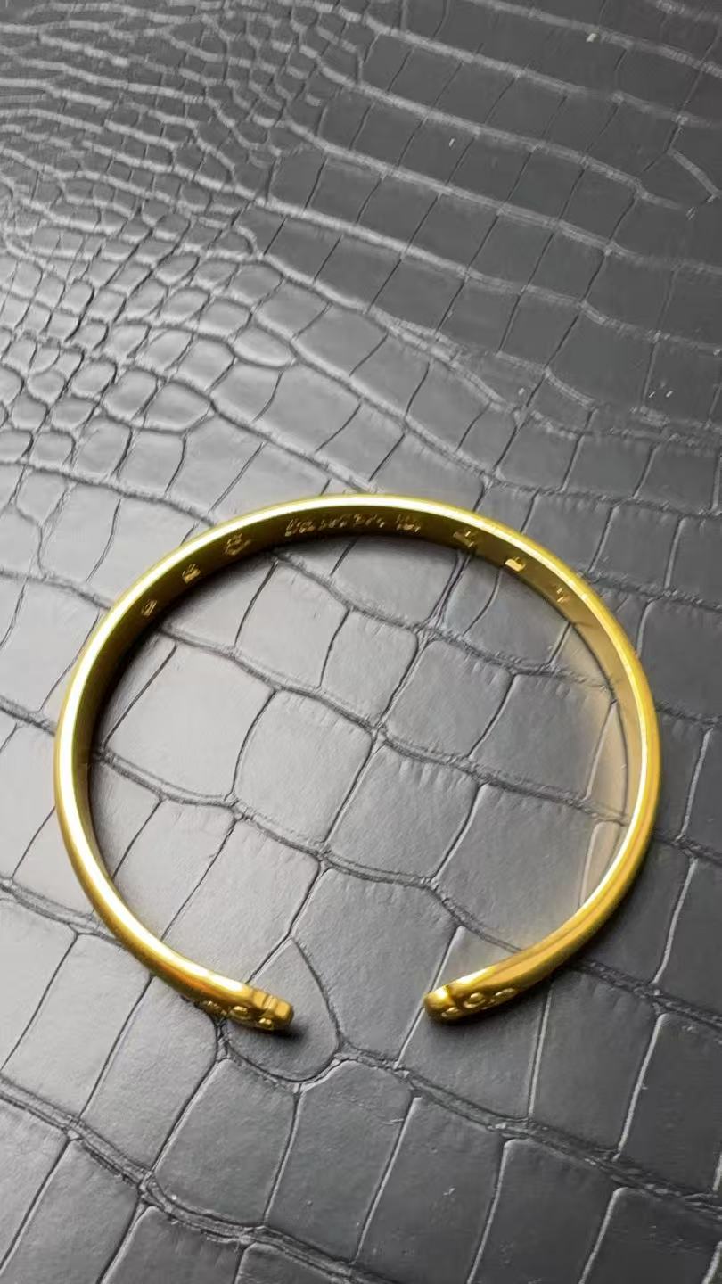 a04时尚精品百搭设计款简约风手镯