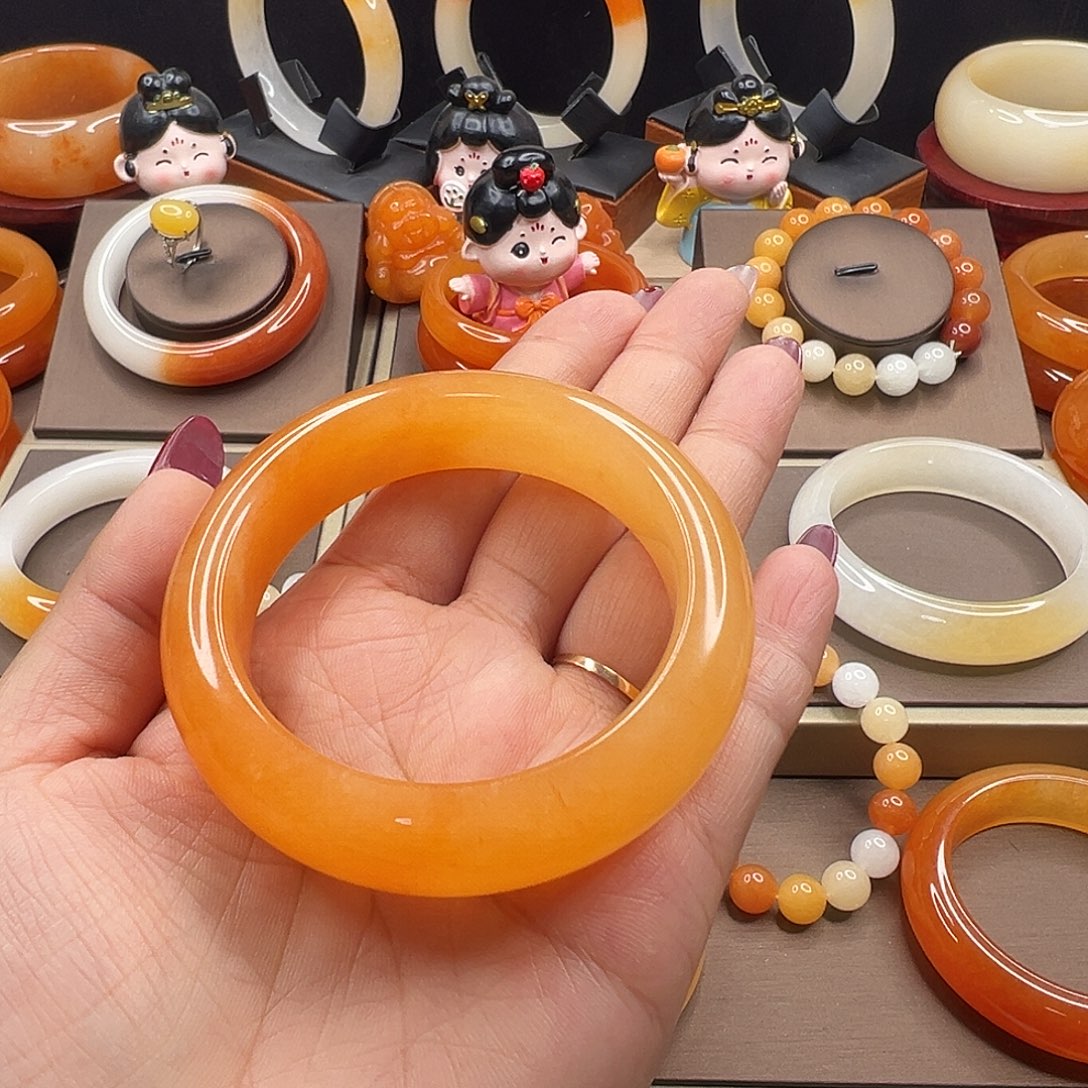 石英质玉（黄龙玉）未镶嵌手镯包容福利55.5