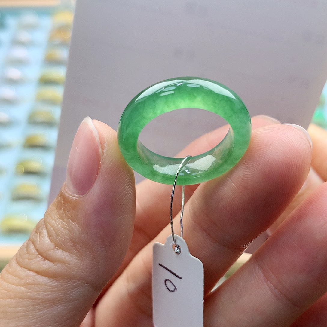 翡翠戒指未镶嵌10圈