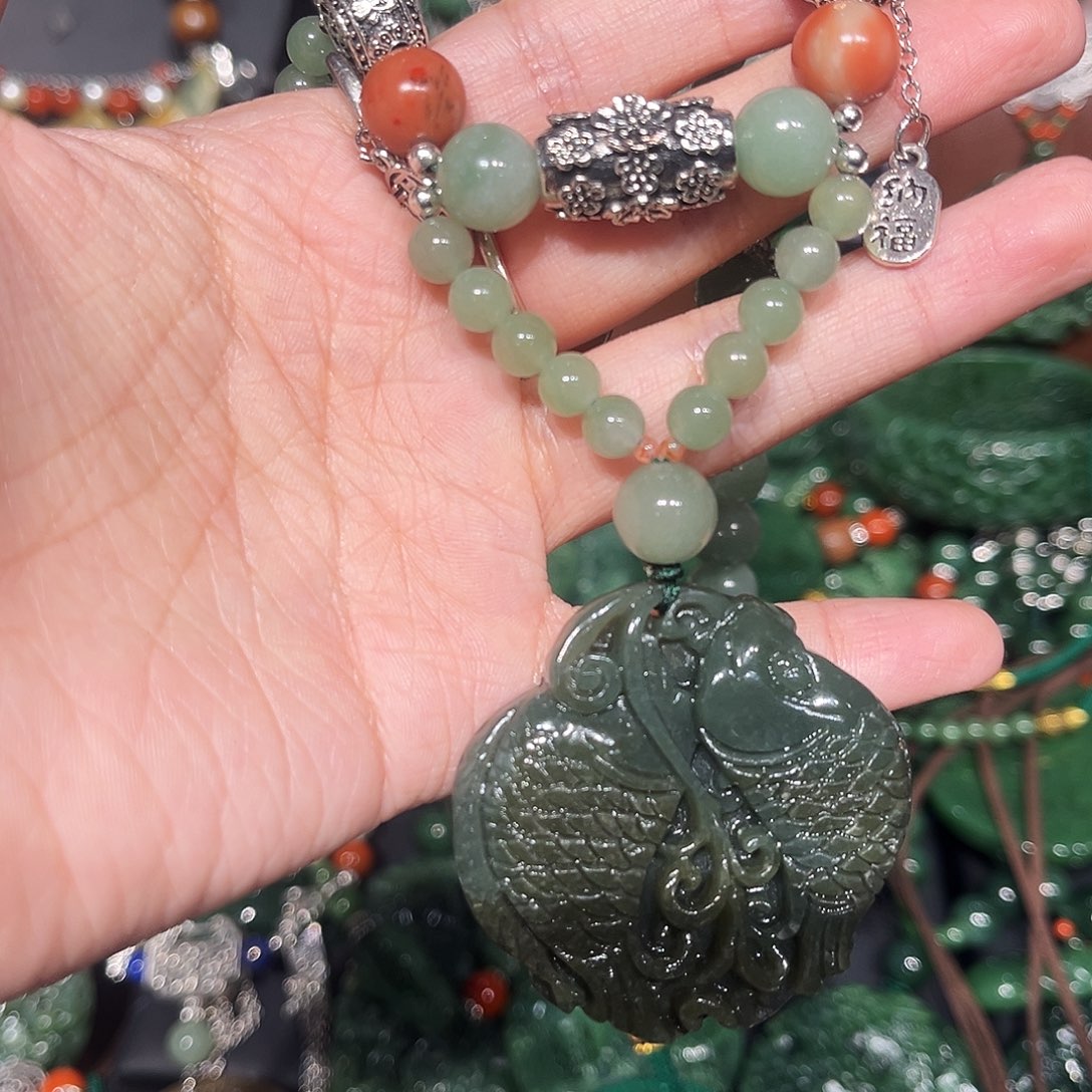 颈饰未镶嵌和田玉（糖玉）