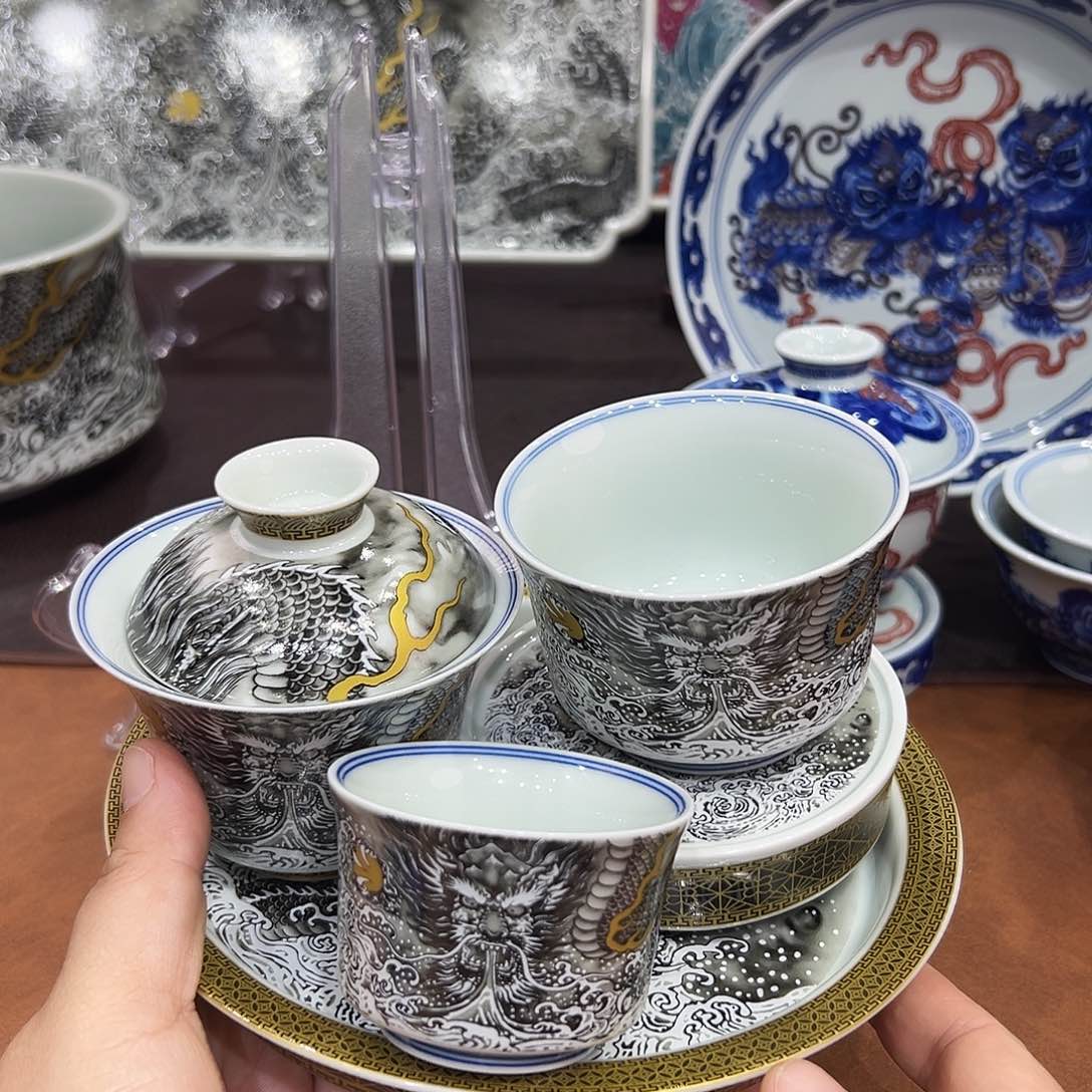 摆件符合要求请来问一下 
