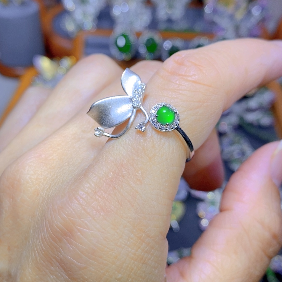 翡翠颈饰银S925镶嵌天然翡翠