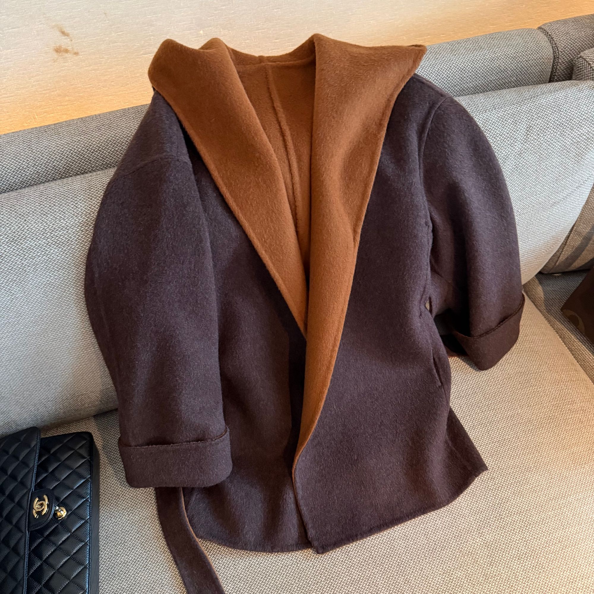 阿黎精选-------秋冬小众双色连帽腰带收腰款大衣