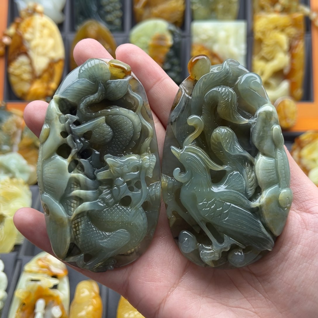 蛇纹石玉颈饰未镶嵌