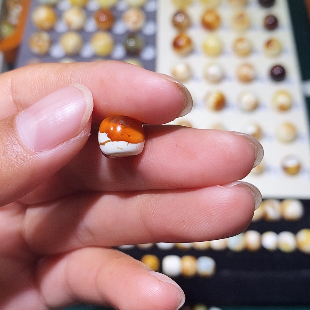 画***哥琥珀未镶嵌珠宝奇石