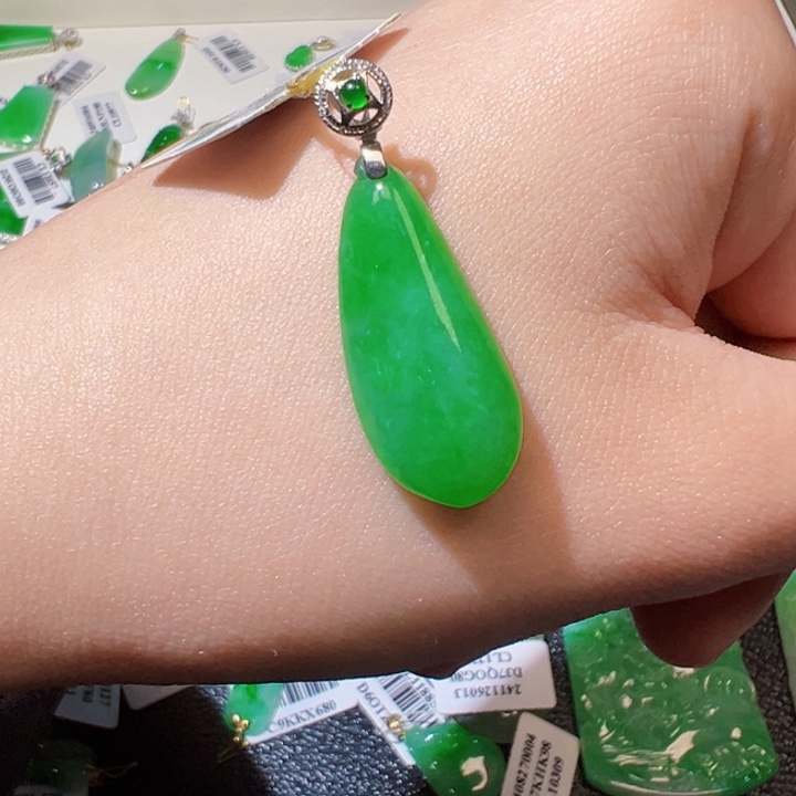 翡翠颈饰18K金镶嵌J****g翡翠