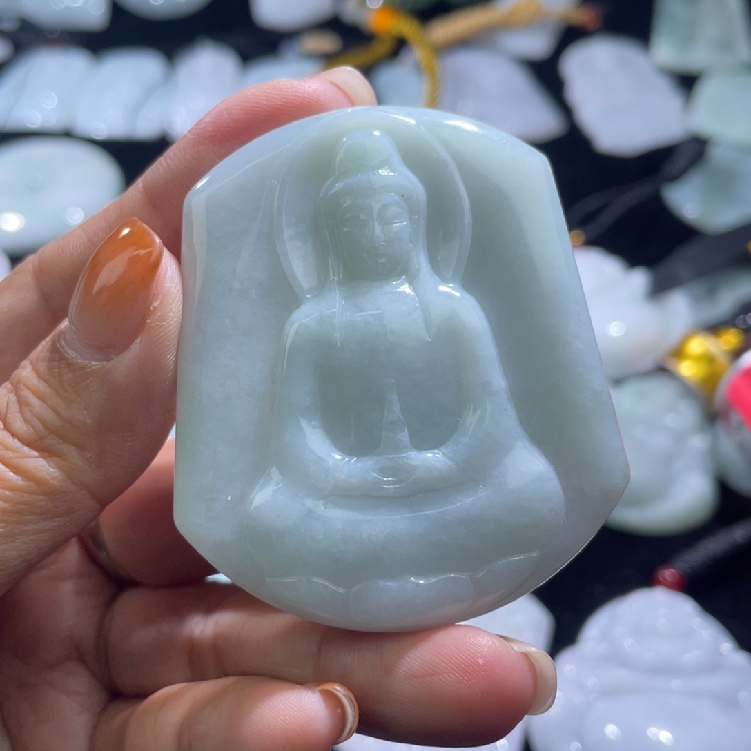 翡翠未镶嵌颈饰观音