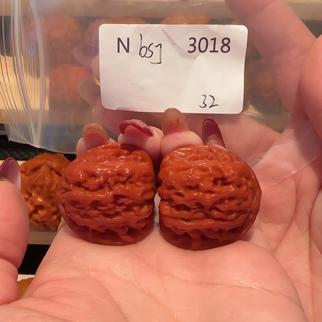 喜***徐文玩核桃吊坠玉化白狮子32精品