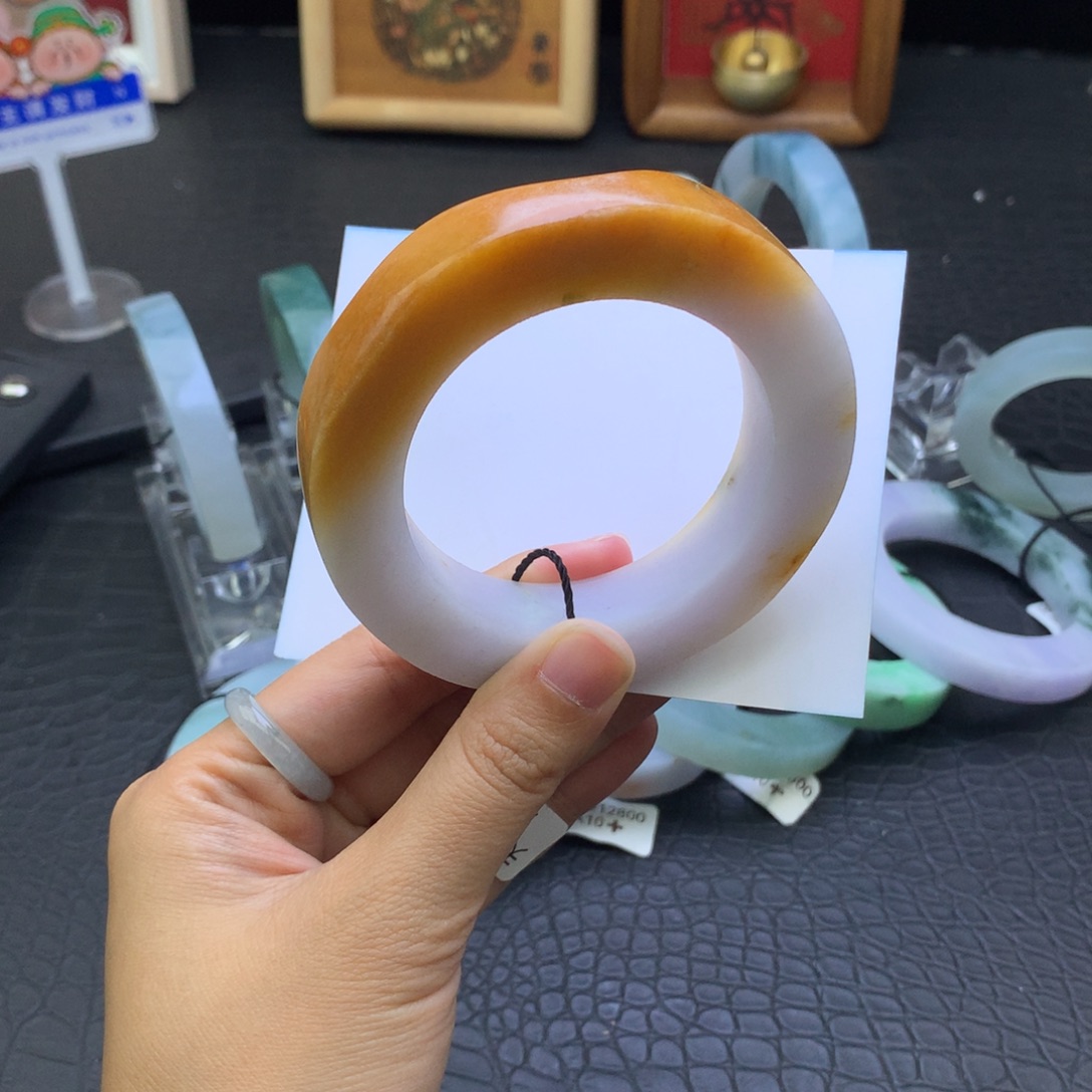 定制翡翠未镶嵌翡翠手镯
