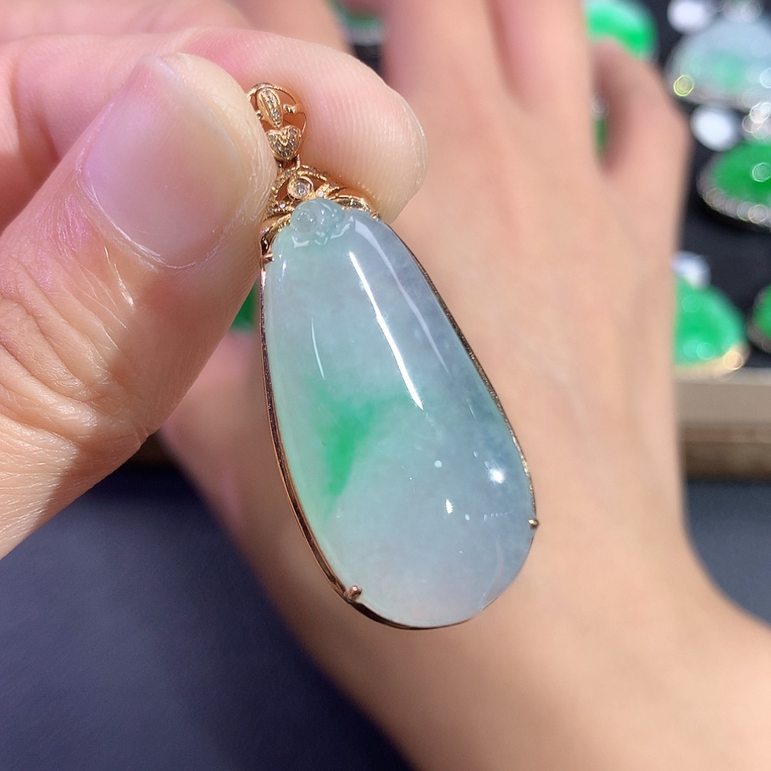 翡翠18K金镶嵌吊坠(赠链)