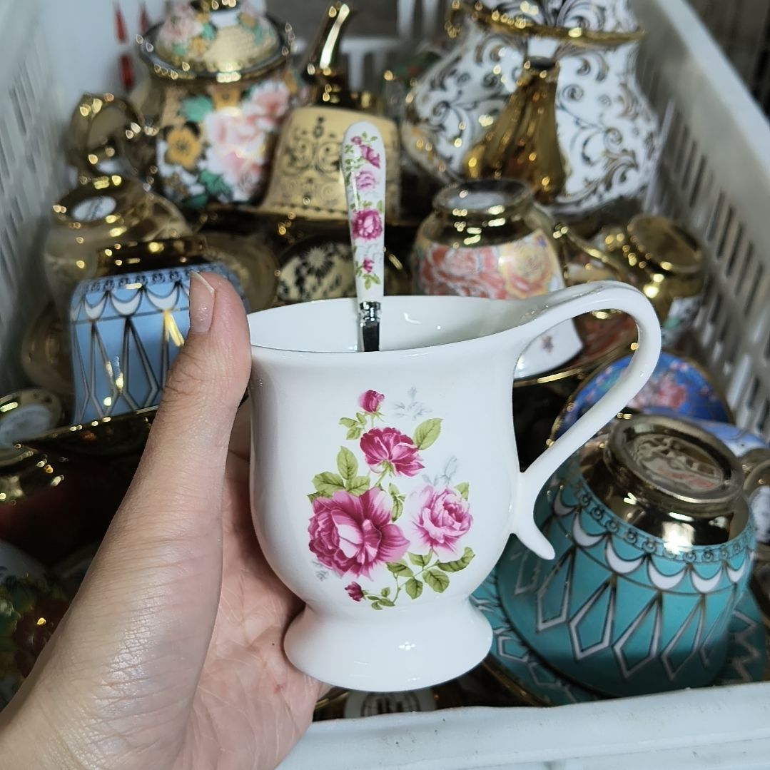 摆件陶瓷默认微瑕发两个。。。。。