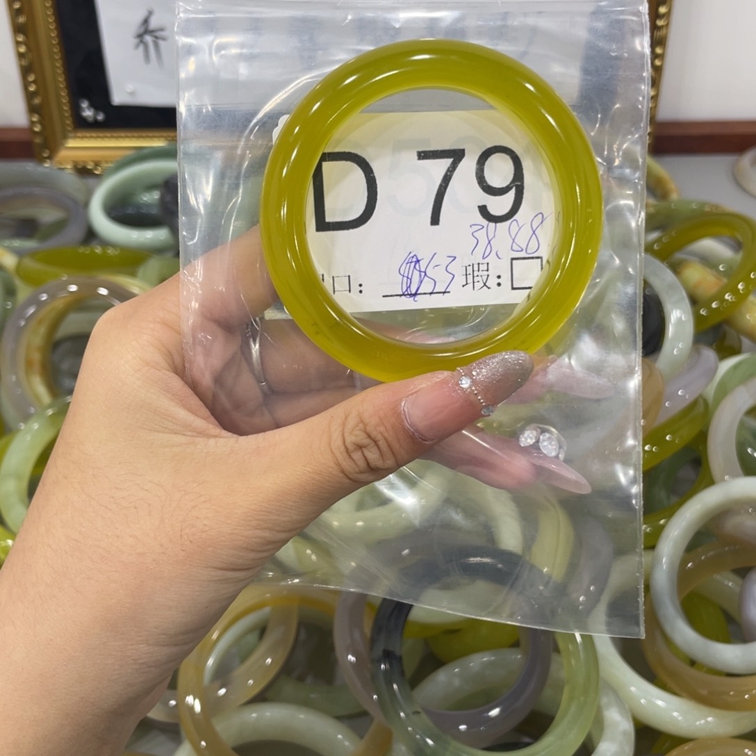未镶嵌蛇纹石玉颈饰早**起