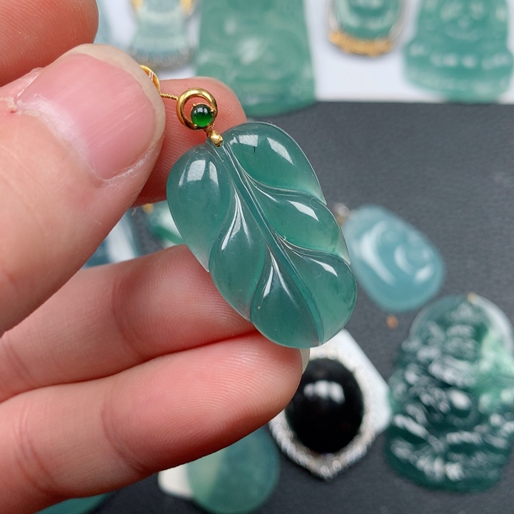 翡翠颈饰18K金镶嵌翡翠