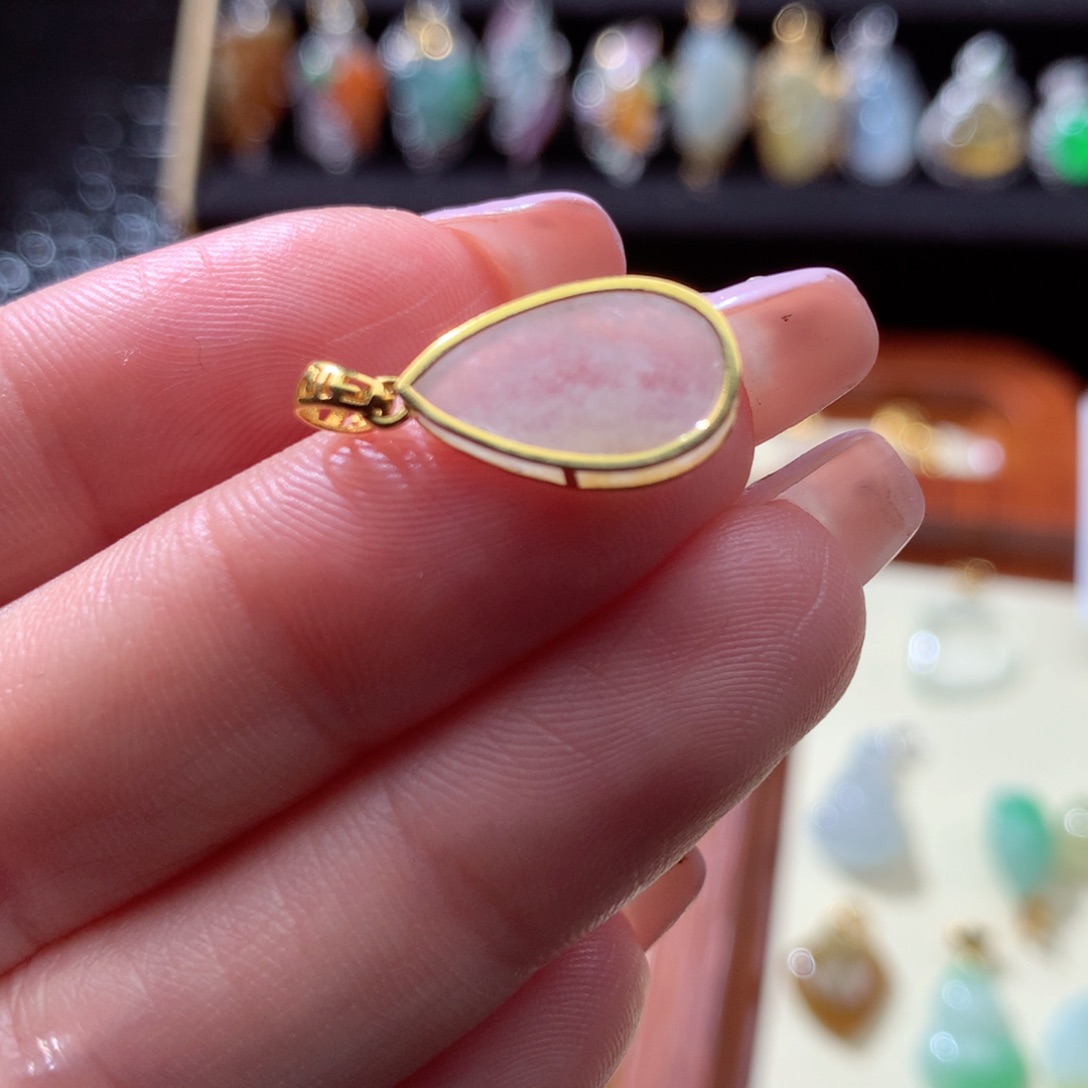 翡翠颈饰18K金镶嵌翡翠