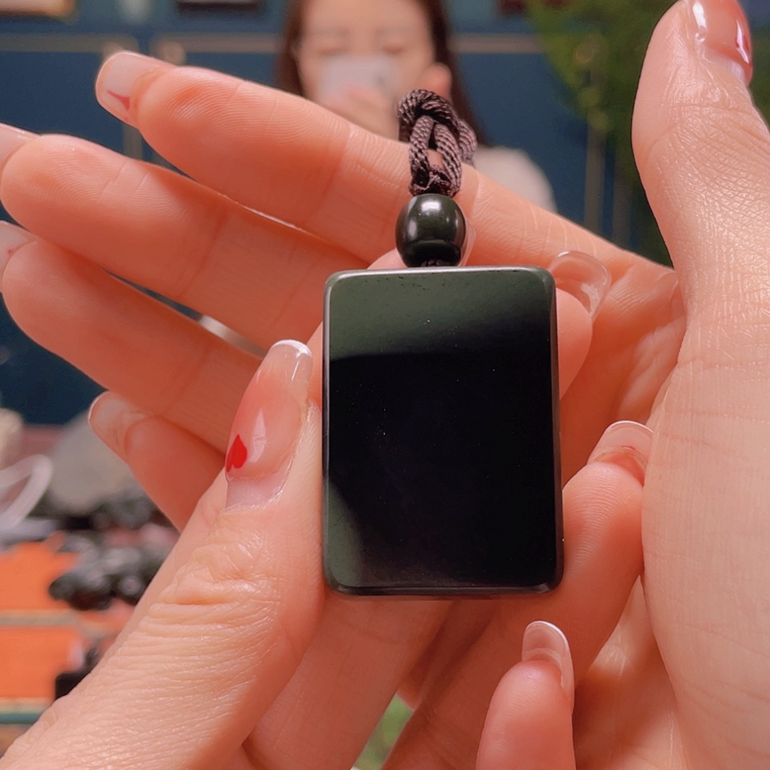 和田玉吊坠(不含链)未镶嵌落**吻塔青