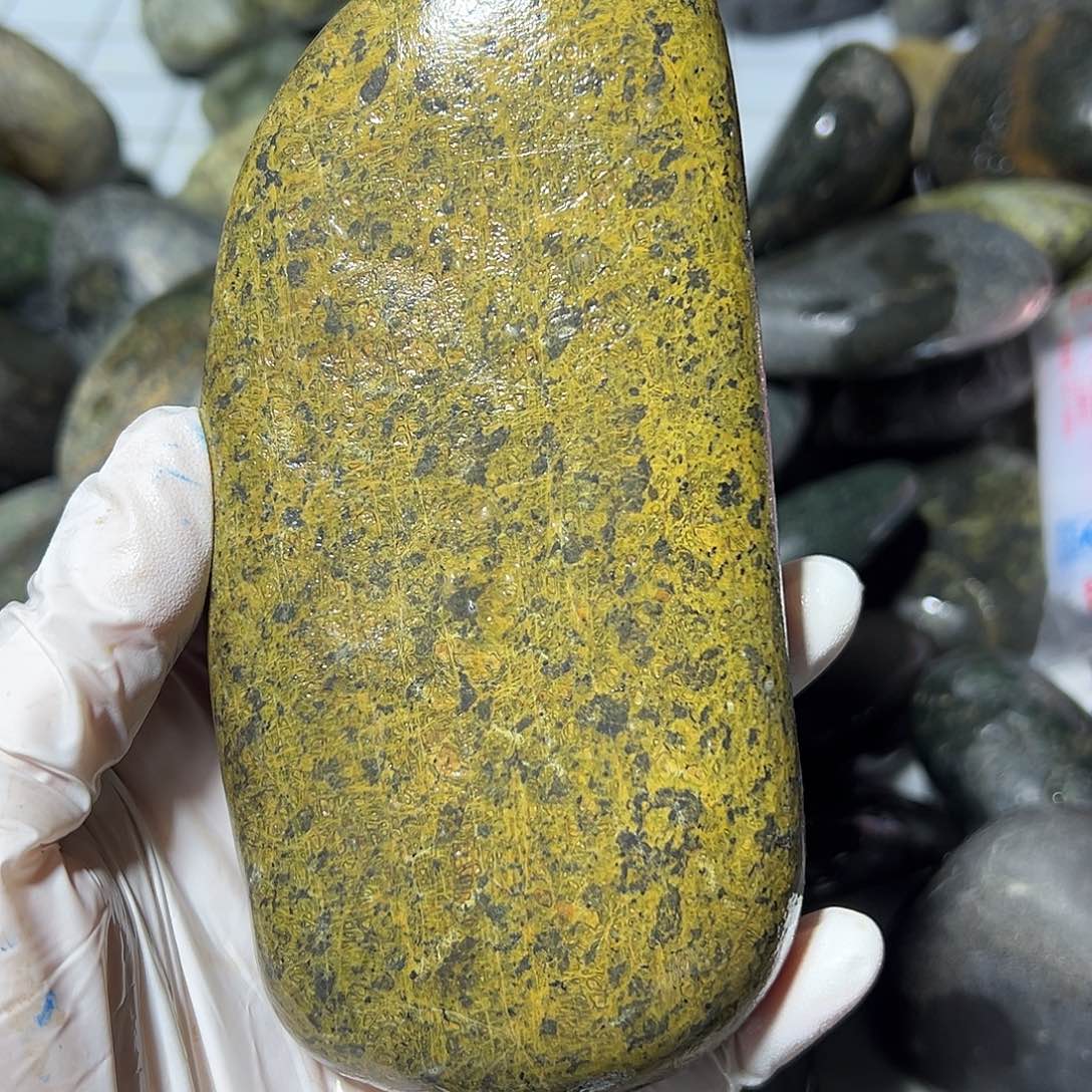 未镶嵌蛇纹石玉西藏藏玉药王石?**?