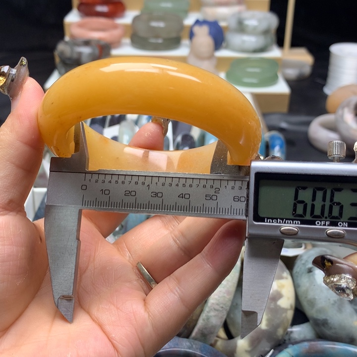 未镶嵌手镯石英质玉