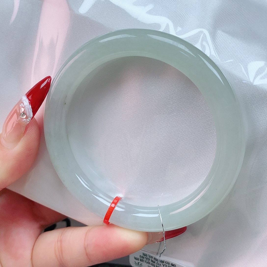 翡翠手镯未镶嵌54圈