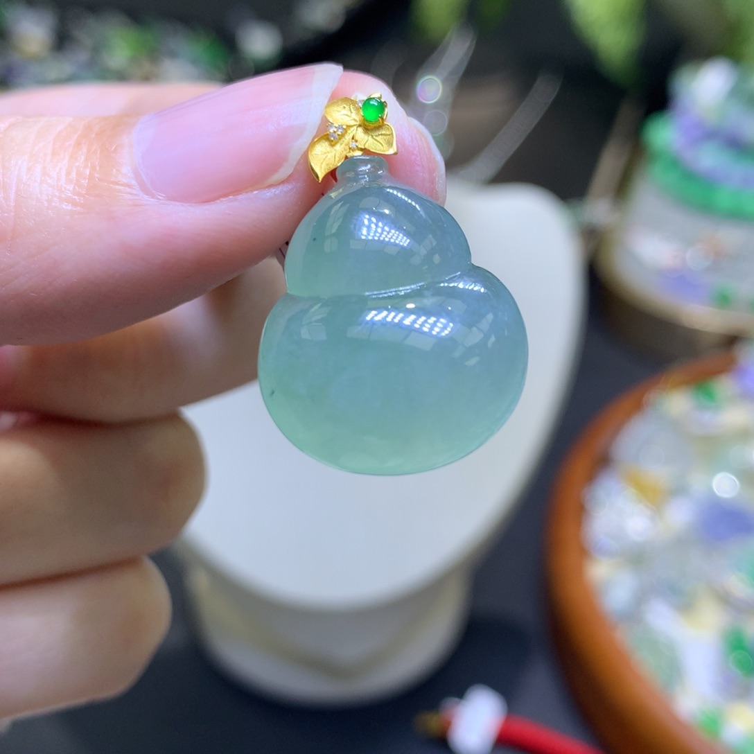 颈饰18K金镶嵌翡翠