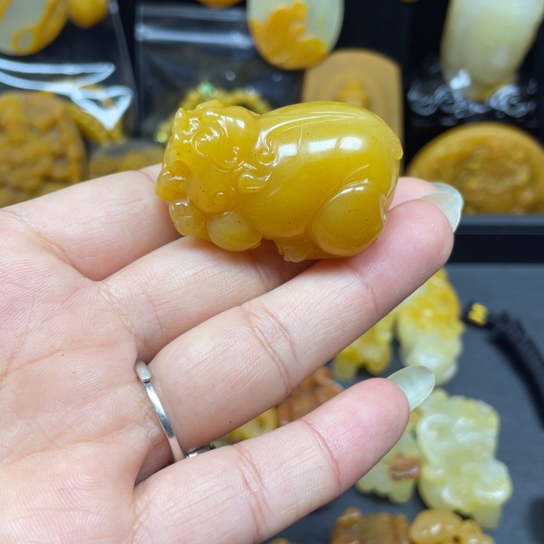 朵***拉石英质玉（黄龙玉）未镶嵌吊坠(不含链)