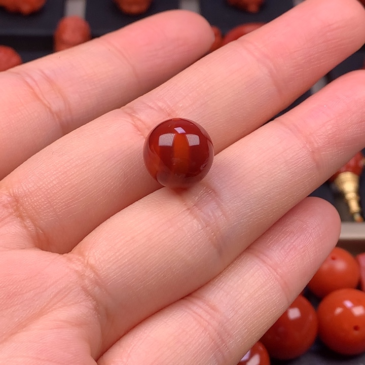 南红玛瑙未镶嵌牛血红双色圆珠单珠11.6MM