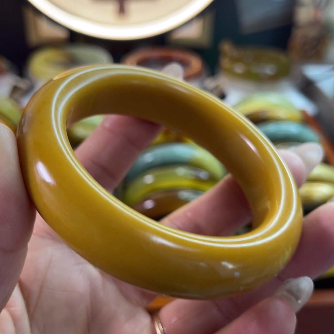 蛇纹石玉手镯未镶嵌