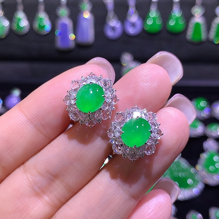 翡翠18K金镶嵌耳饰高冰满绿蛋面