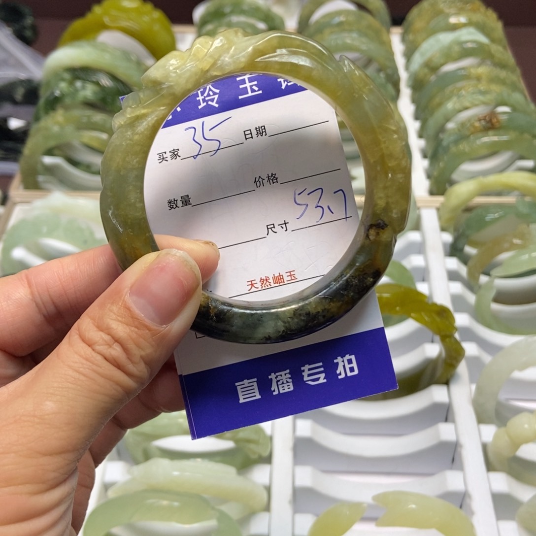 蛇纹石玉手镯未镶嵌