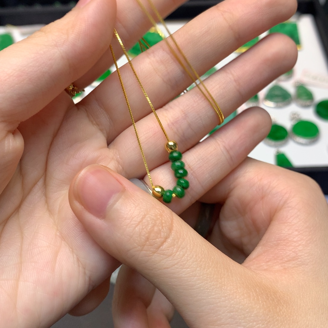 翡翠未镶嵌颈饰有纹裂