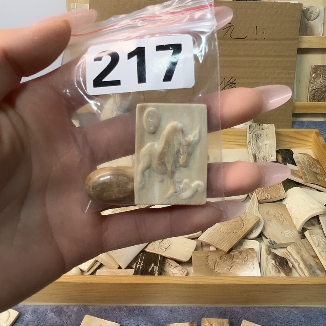 寇***星天然猛犸牙雕刻品