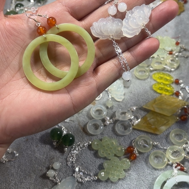 蛇纹石玉耳饰未镶嵌