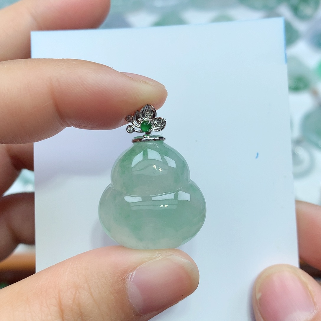 翡翠颈饰18K金镶嵌葫芦