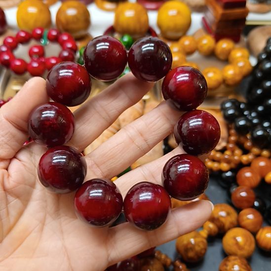 莫***言松木琥珀木手串红油2.5尺寸