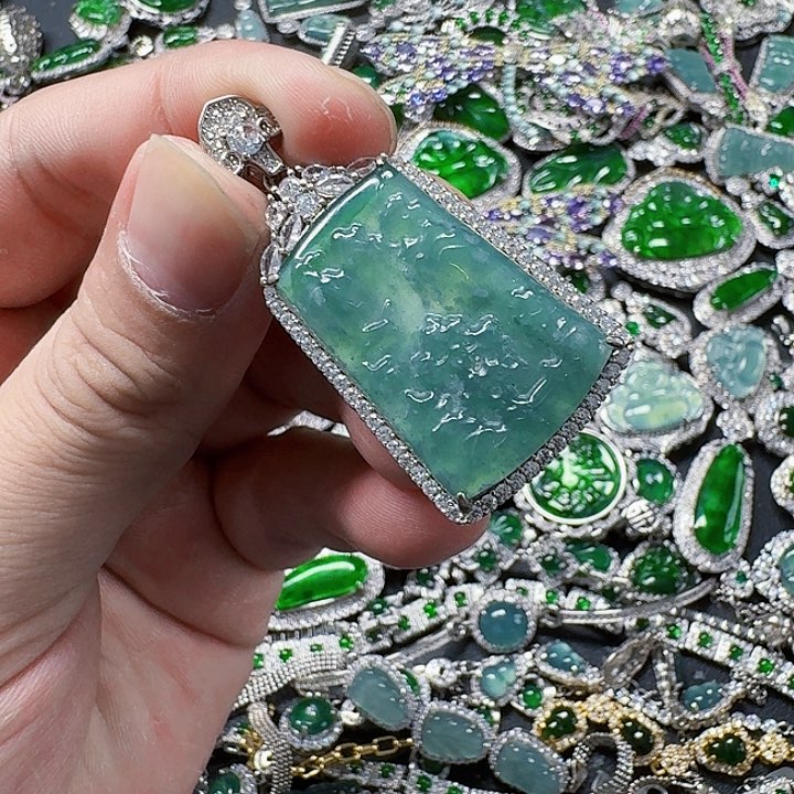 翡翠颈饰未镶嵌天然A货翡翠放漏