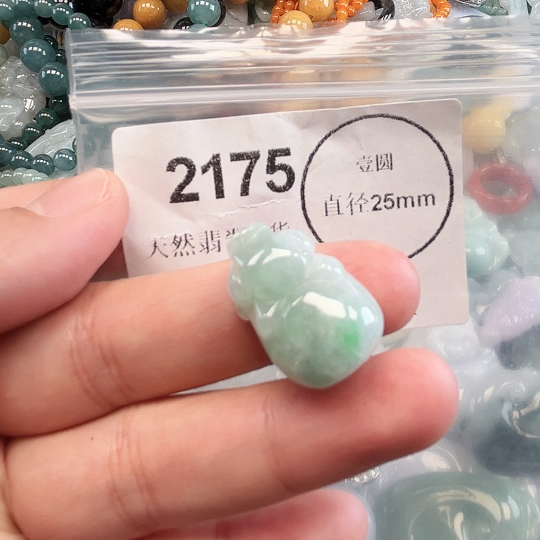 翡翠未镶嵌颈饰哈哈哈