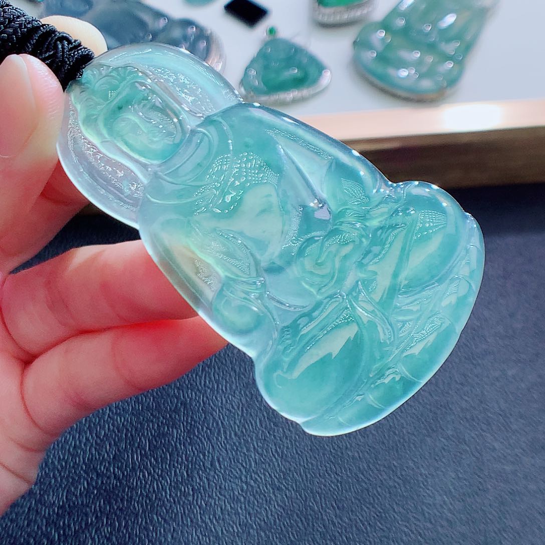 翡翠挂件未镶嵌翡翠