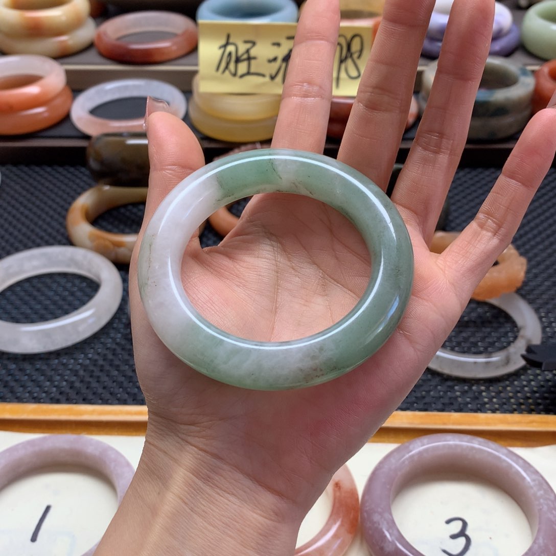 石英质玉手镯未镶嵌