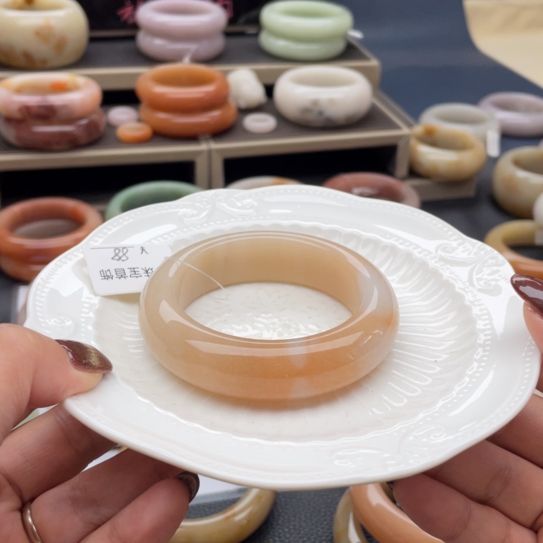 石英质玉未镶嵌手镯