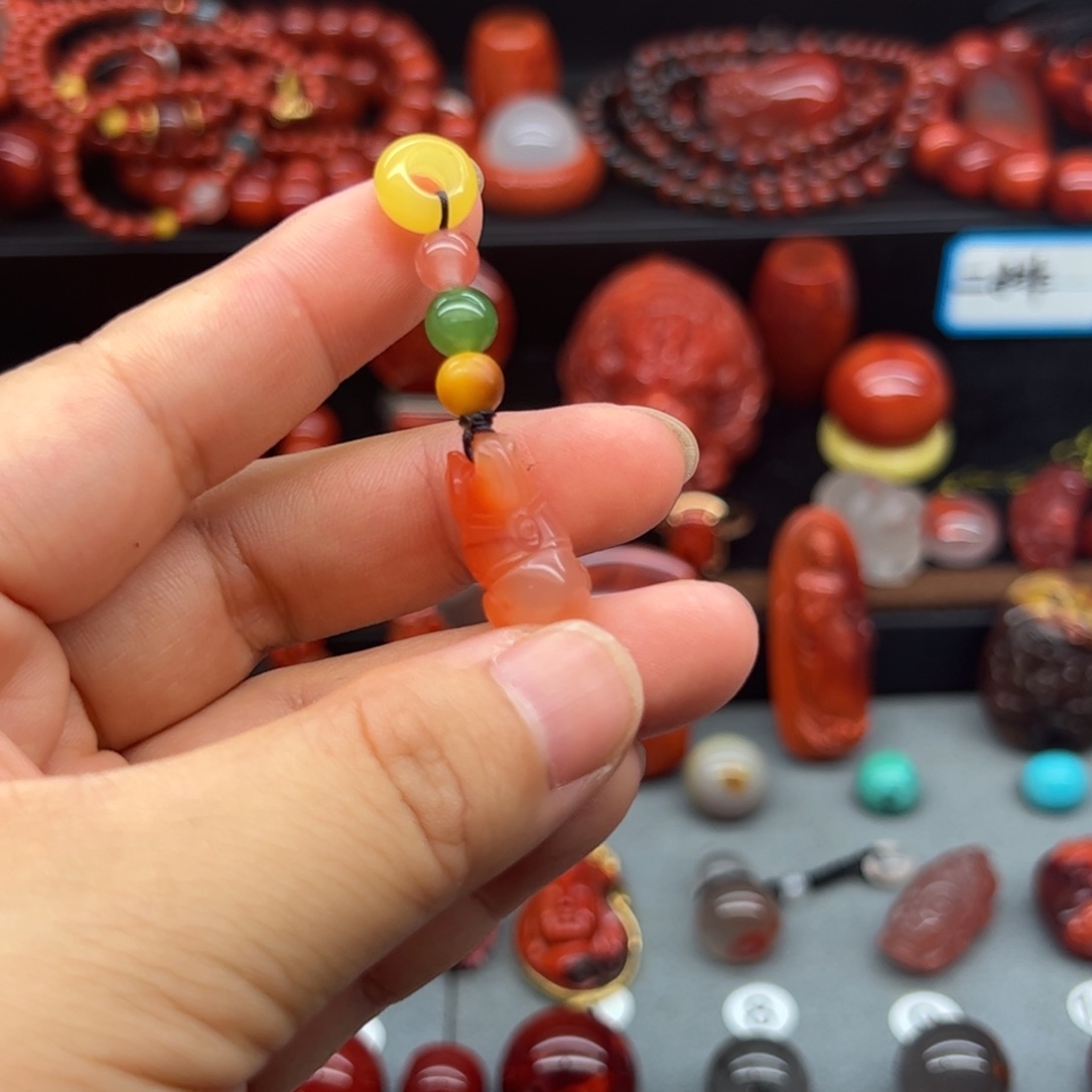 南红玛瑙配饰未镶嵌