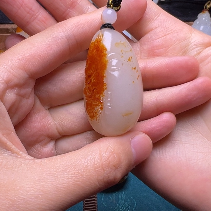 军***和田玉未镶嵌颈饰