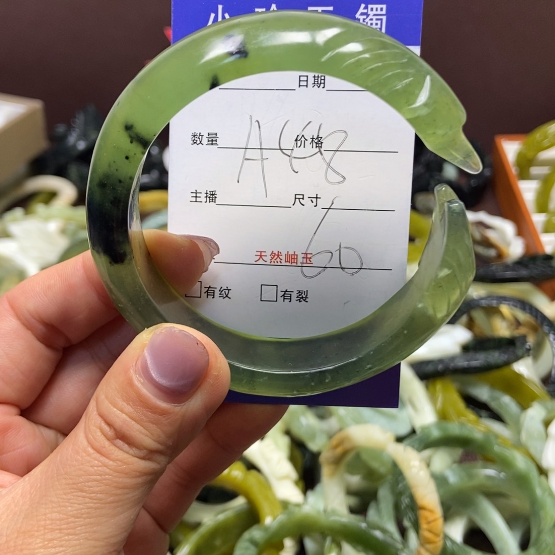 蛇纹石玉手镯未镶嵌