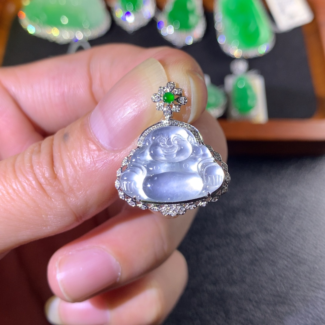 翡翠18K金镶嵌颈饰翡翠