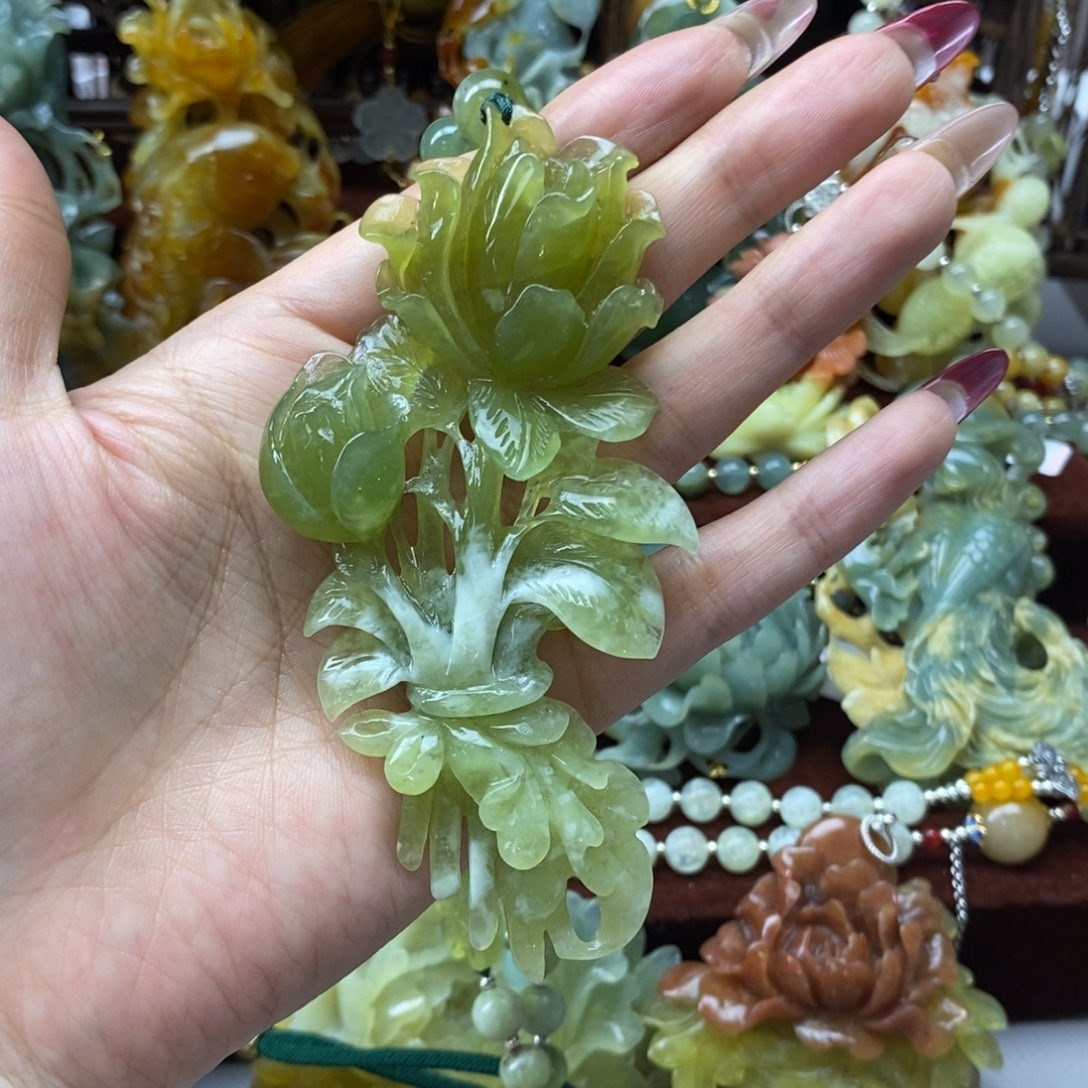 蛇纹石玉挂件未镶嵌