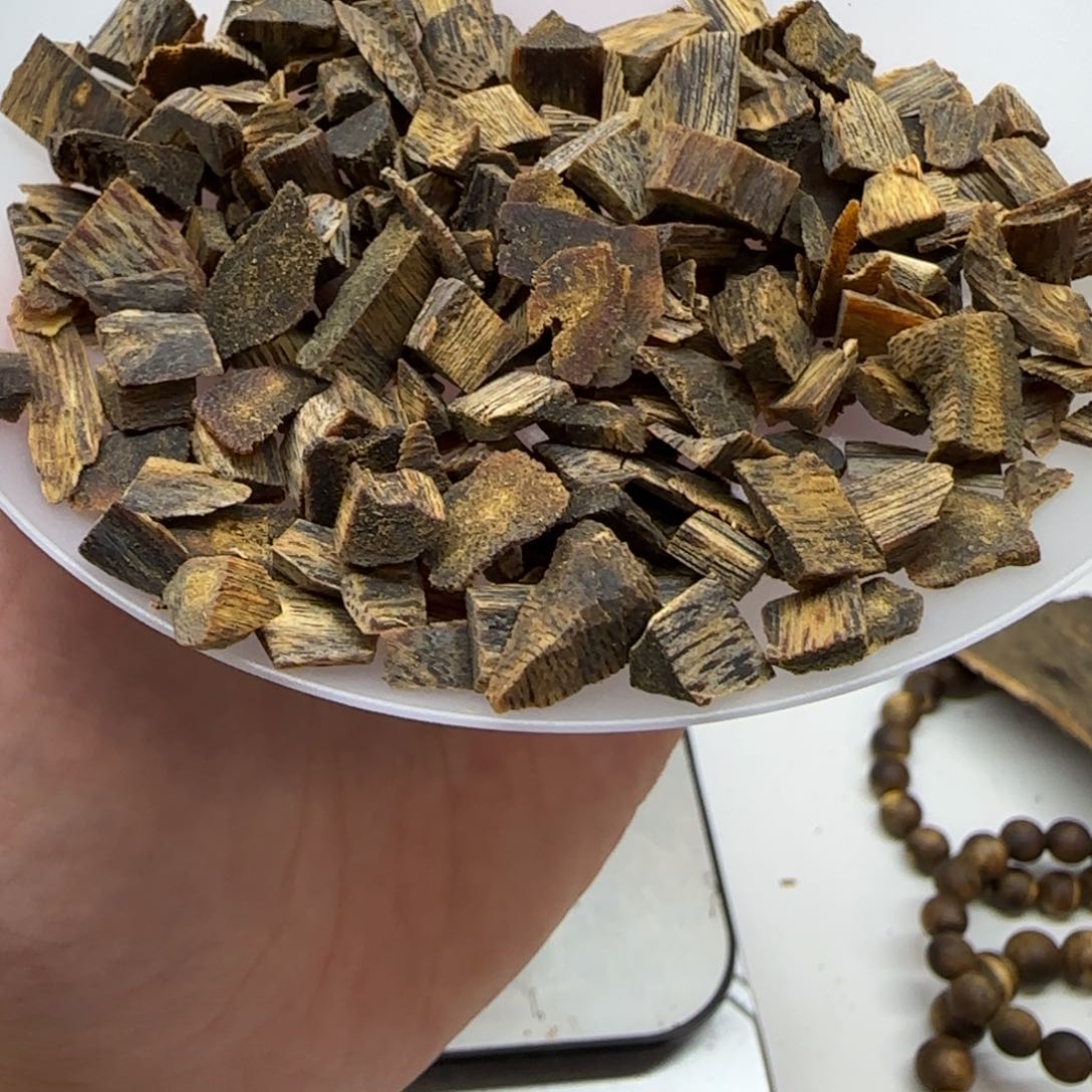 沉香碎屑沉香绿奇楠沉香高端大米粒30克