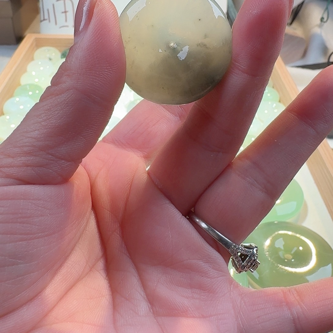 蛇纹石玉颈饰合金精美礼品